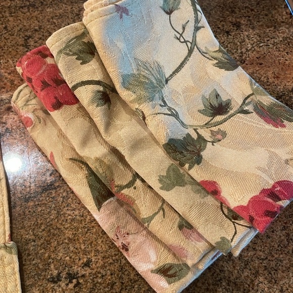 7 Piece Placemat & Napkin Set Gold Green and Cherry Brocade Floral Design - Picture 4 of 4